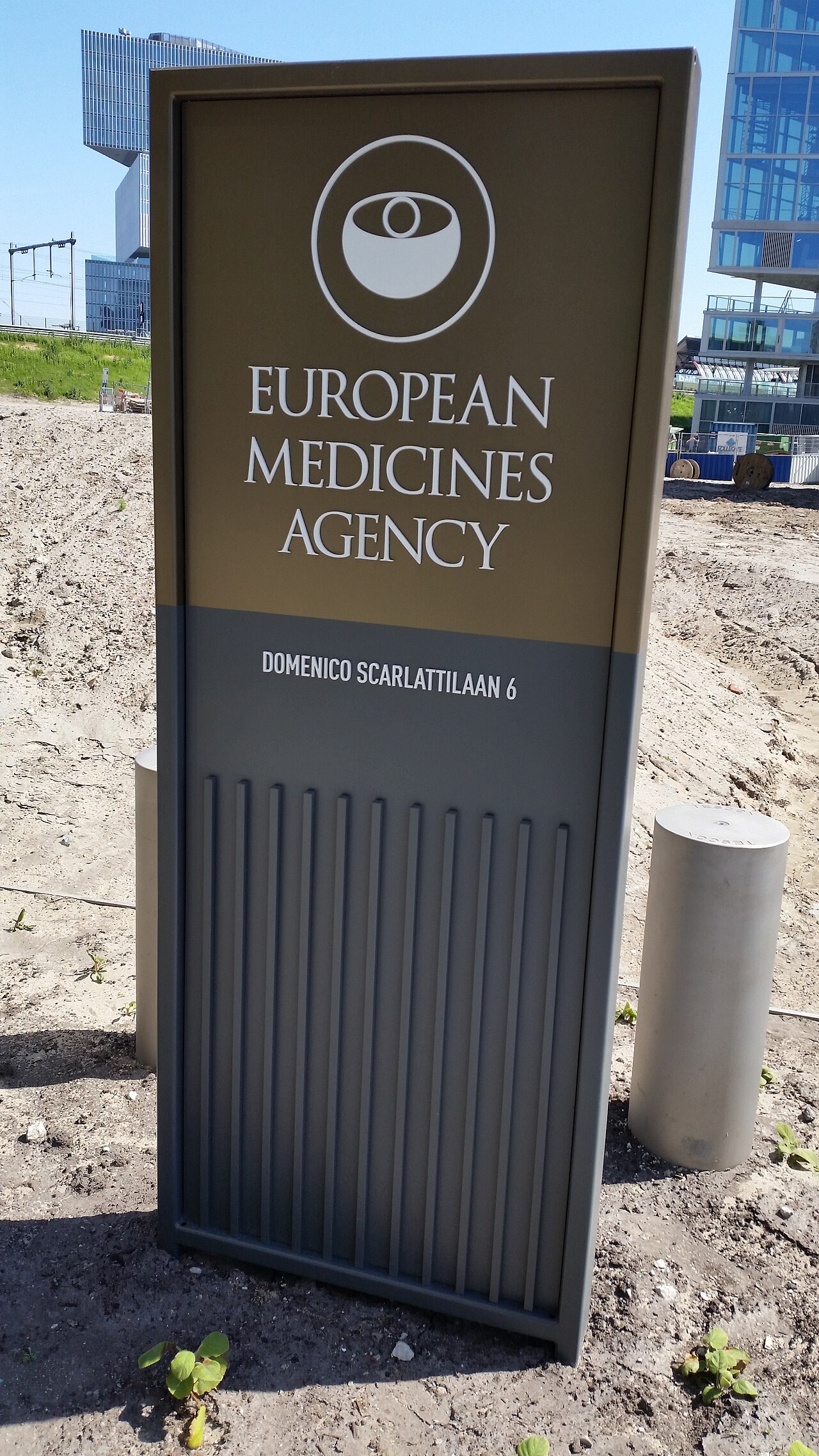 Tótem de la Agencia Europea de Medicamentos en Domenico Scarlattilaan 6, Ámsterdam
